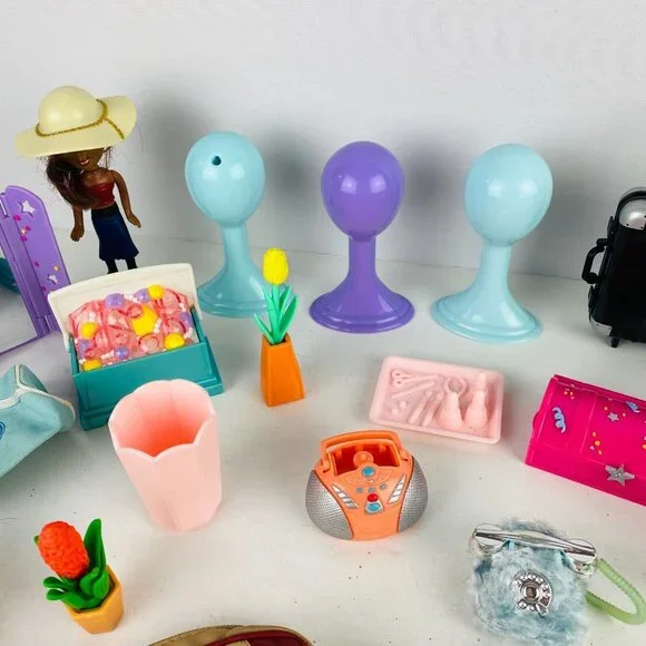Bratz Dolls Wigs Suitcase Boombox Backpack Toy Accessories Lot Pretend Play